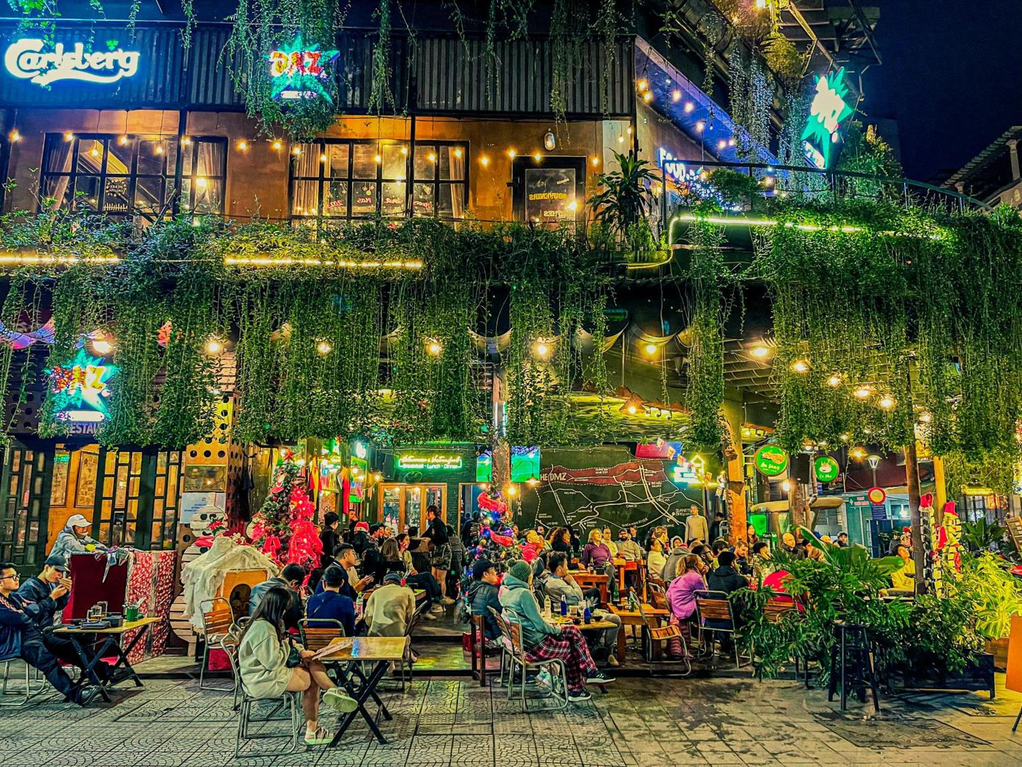 DMZ Hostel Hue Buitenkant foto