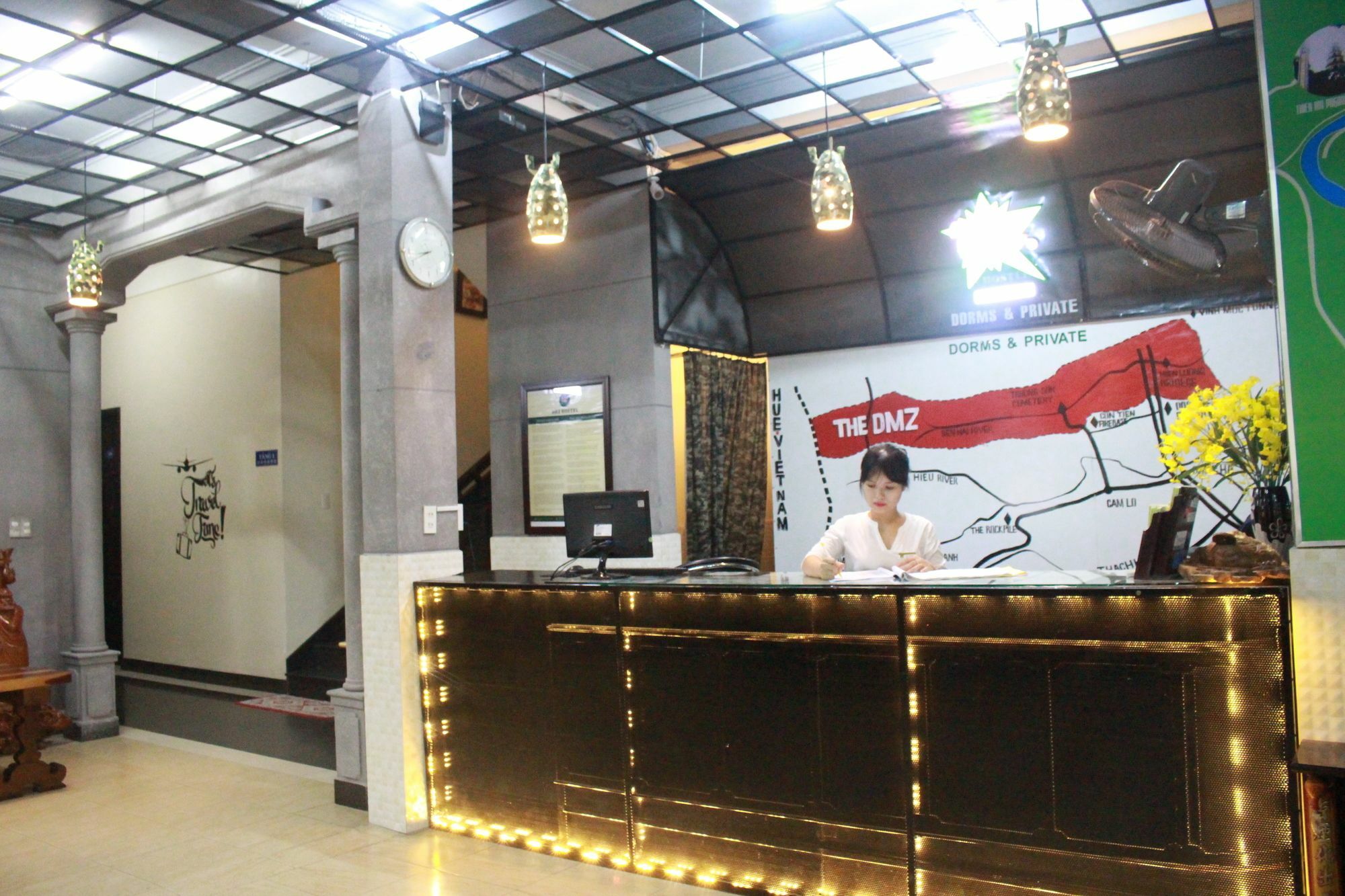 DMZ Hostel Hue Buitenkant foto